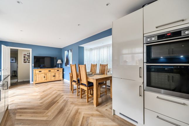 7, Buchanan Way, Bracknell photo 3