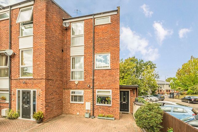 4-bed house on 42, Kingston Hill, Kingston Upon Thames, £865,000