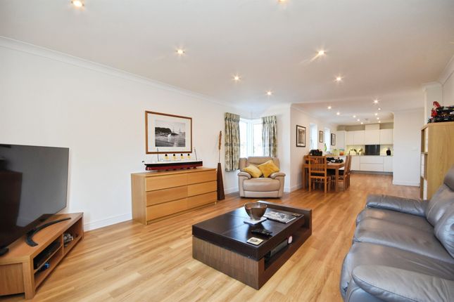 10, Burgess Croft, Saffron Walden photo 2
