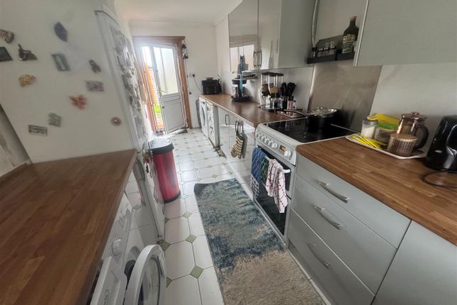 20, Chantry Close, Middlesbrough photo 3