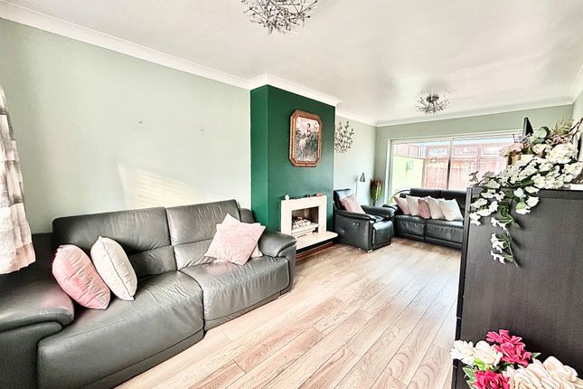 86, Rainham photo 5