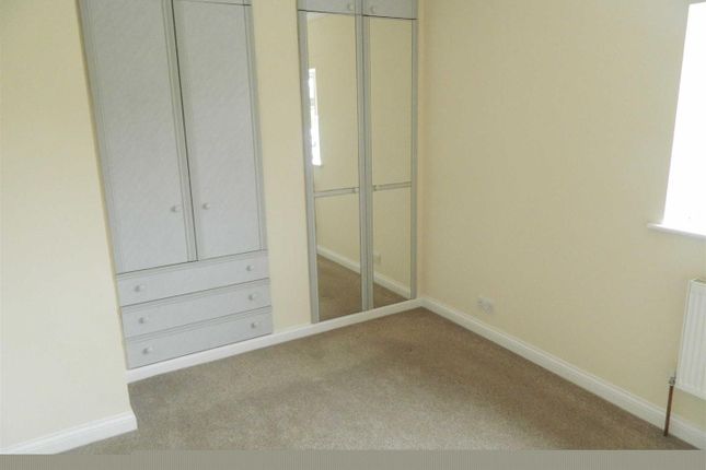 4, Douglas Road, Slough photo 5