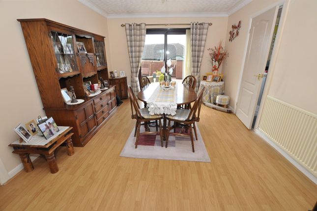 10, Ger Y Capel, Carmarthen photo 3