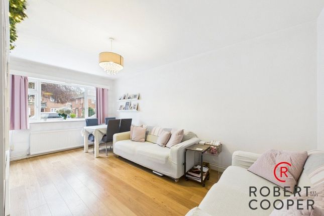 302, Woodlands Avenue, Eastcote photo 3