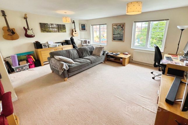 11, Egret Gardens, Hampshire photo 3