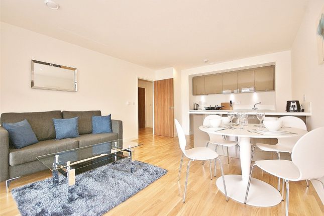 Thumbnail Flat to rent in Battersea Park Road, London