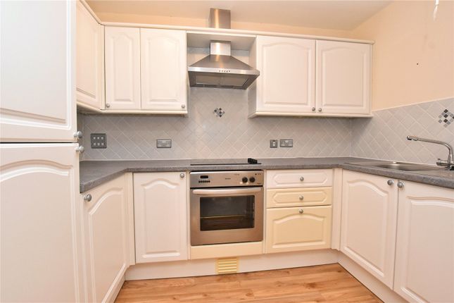 Apartment 8, Oakford Court,, Newshaw Lane, Glossop photo 4