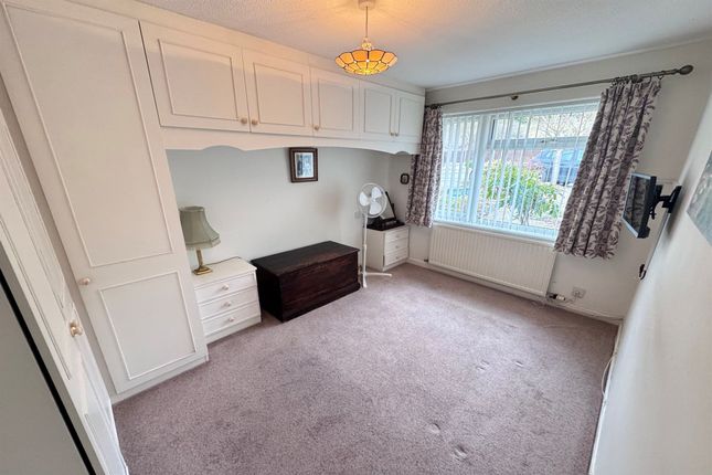 13 Cracken Close, High Peak photo 3