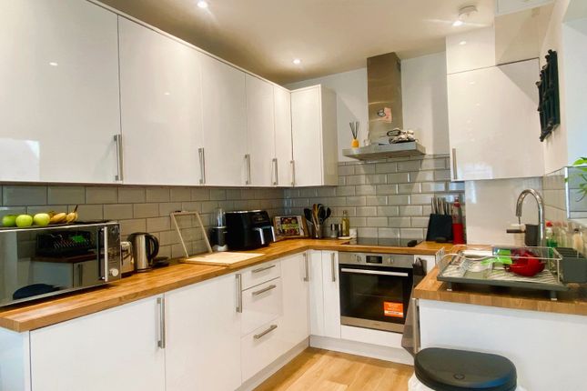 Terraced house to rent in Coliston Passage, London