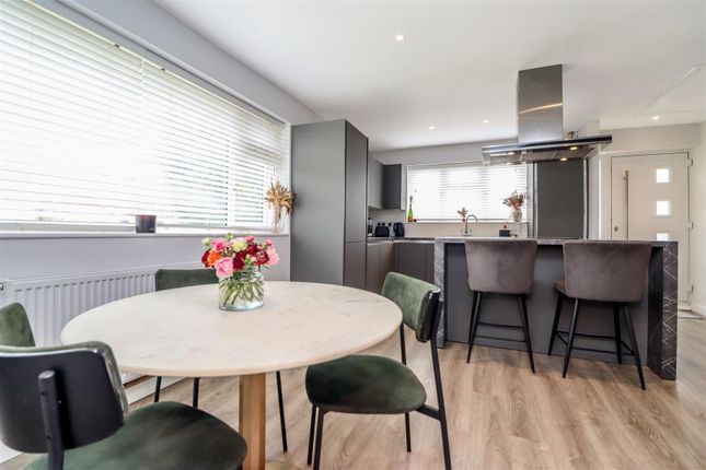 12, Shepherds Way, Horsham photo 4