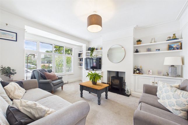 11, Ferndale Road, Horsell photo 4