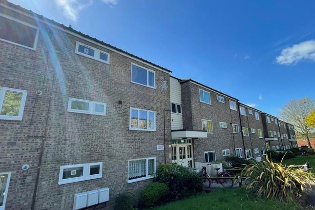 Thumbnail Flat to rent in Woodcock Close, Colchester