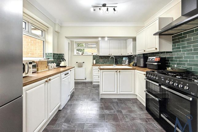 2, St. Andrews Close, Coalville photo 3