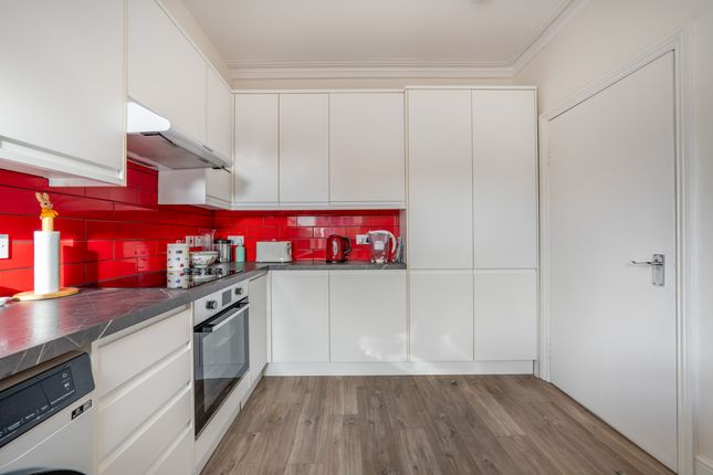 Flat Flat 2, 118, Maygrove Road, London photo 4