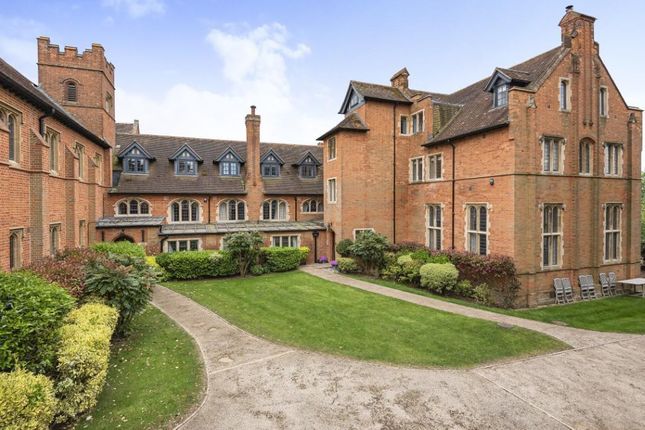2 bed flat for sale in Abbey Gardens, Upper Woolhampton, Reading RG7