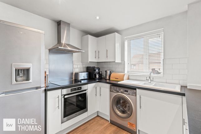 2 Ashleigh Court, Lamplighters Close, Waltham Abbey photo 4