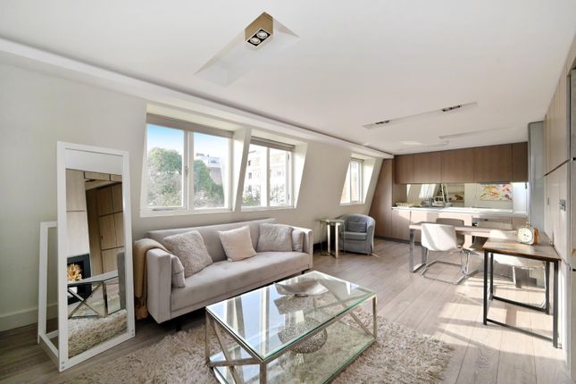 2-bed flat on 11, Gate Mews, £975,000