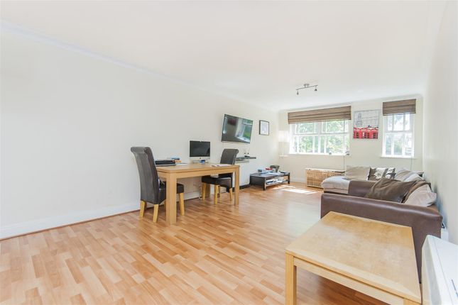 7, Chatsworth Court, London photo 4