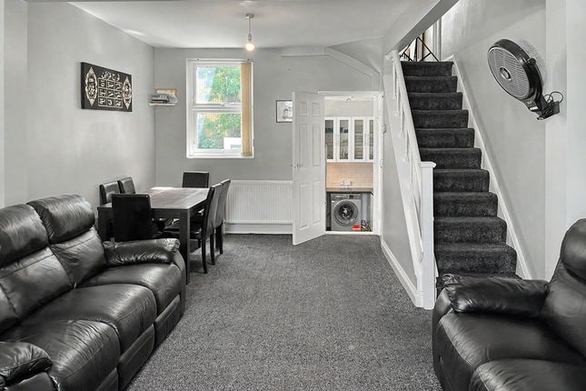 52, Victoria Street, High Wycombe photo 2