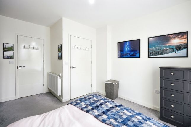 Flat to rent in River Rise Close, London