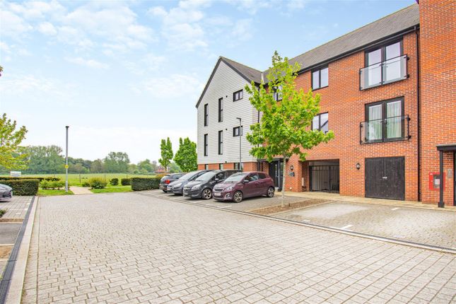 Flat for sale in Malpass Drive, Leybourne, West Malling