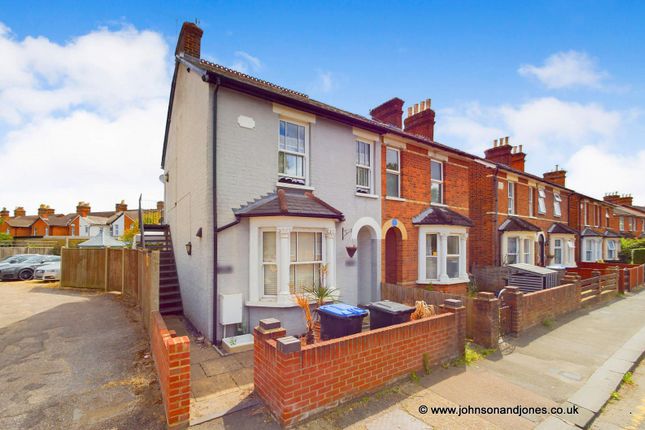 Thumbnail Flat to rent in Guildford Road, Chertsey