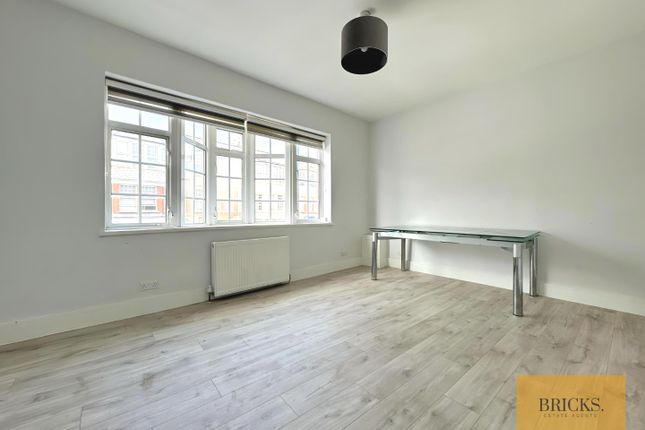 Thumbnail Flat to rent in Queens Avenue, London