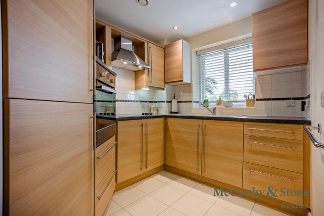 21 Queen Eleanor Court, Salisbury Street, Amesbury photo 4