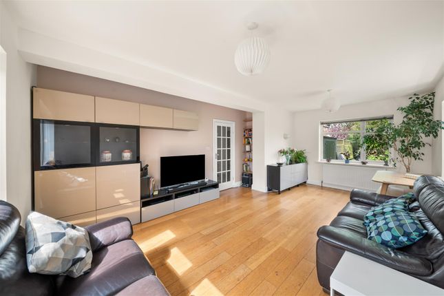 29, Fredora Avenue, Hayes photo 2