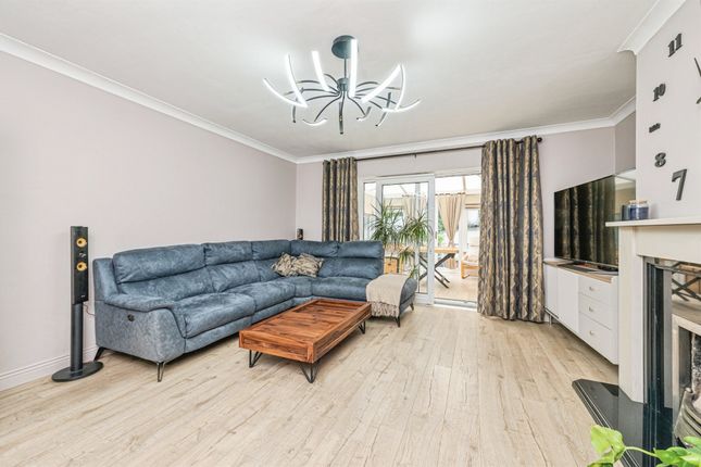 51, Dodworth Drive, WAKEFIELD photo 2
