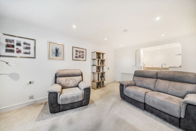 Flat 26, Cedar House,, Round Hill Meadow, Chester photo 4