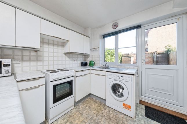 90, Roman Way, Bicester photo 3
