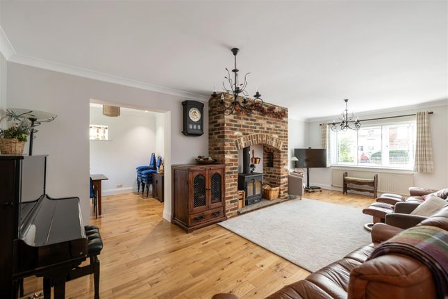 120, Albert Road, Horley photo 3