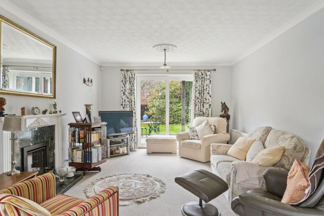 30 St. Teresas Close, Princes Risborough photo 4