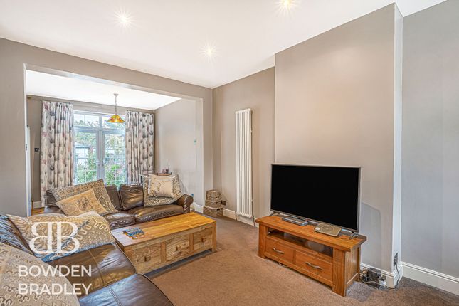 27 Babbacombe Gardens, Redbridge photo 4