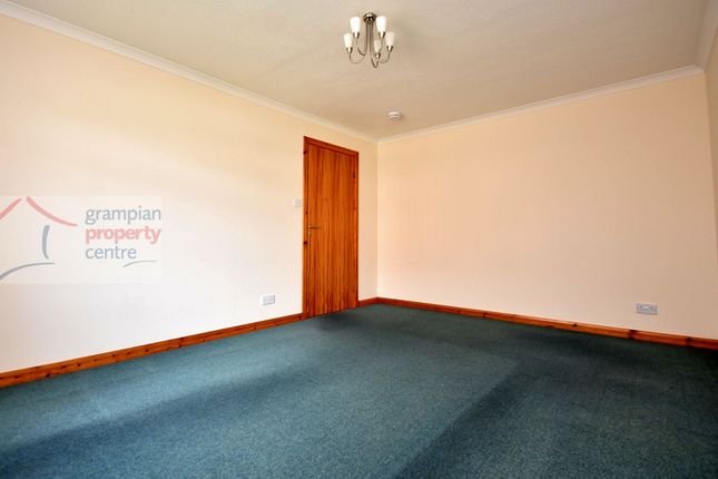 9 Russell Place, Elgin photo 4