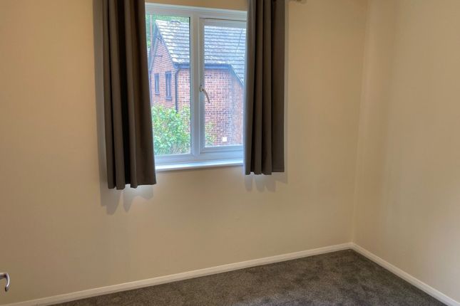 12, Roebuck Close, Horsham photo 5