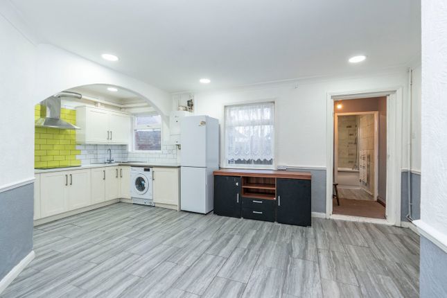 8, Woodthorpe Avenue, Boston photo 2