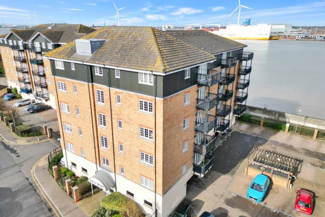 Thumbnail Flat to rent in Baltic Wharf, Clifton Marine Parade, Gravesend, Kent