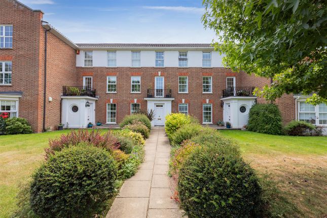 Thumbnail Flat for sale in Phyllis Court Drive, Henley-On-Thames