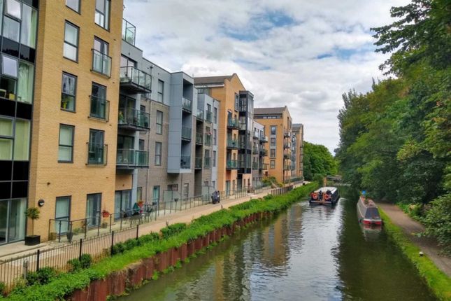 Flat for sale in Richardson House, Nash Mills Wharf