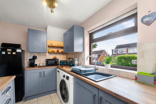 1, Earnshaw Avenue, Rochdale photo 3