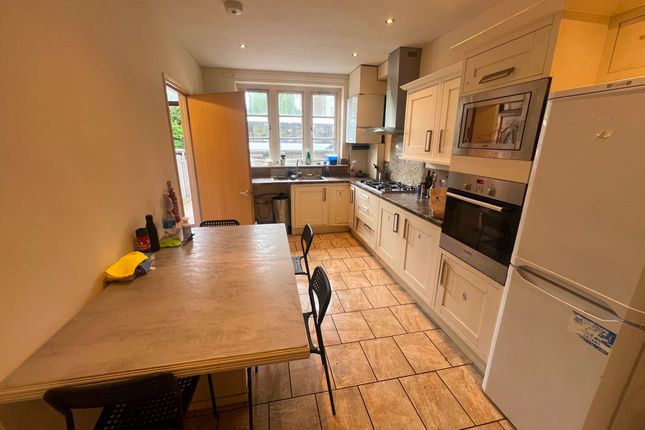 Thumbnail Terraced house to rent in 6 Bed House, Turners Road, London