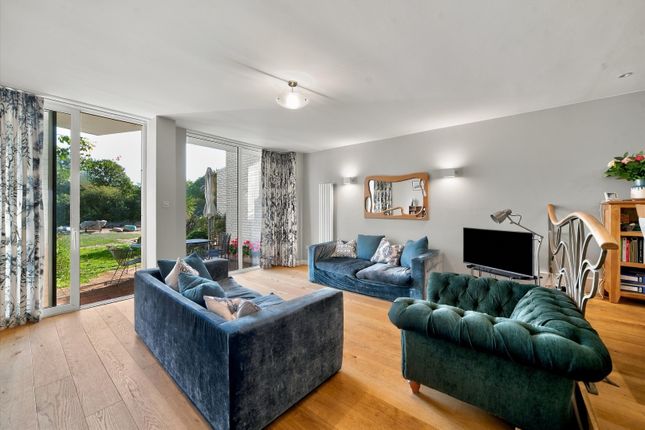 16, Aquarius, Twickenham photo 3