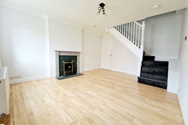 3 Isis Close, Salford photo 2