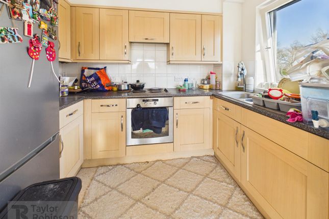 80 Page Court, Commonwealth Drive, Crawley photo 2
