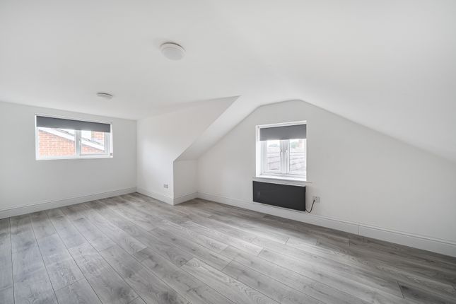 Room 2 - 88, Albany Road, Windsor photo 4