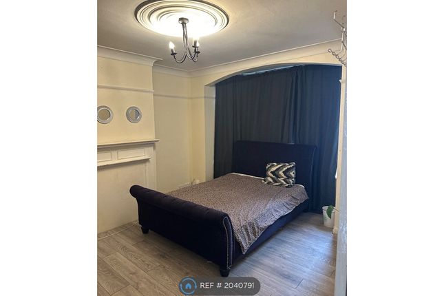 Room to rent in Greenstead Avenue, Woodford Green