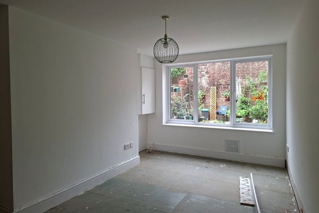 Flat 1, 10, East Street, BLANDFORD FORUM photo 3