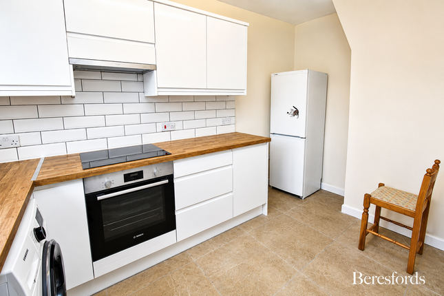 19, Frances Gardens, South Ockendon photo 5